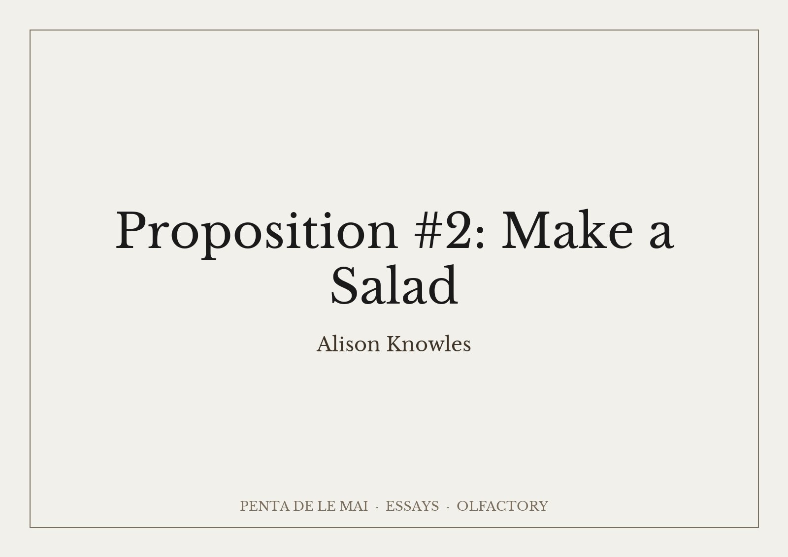 アリソン・ノウルズ「Proposition #2: Make a Salad」。ロンドンICAで、観客のためにサラダの皿を持つ作家