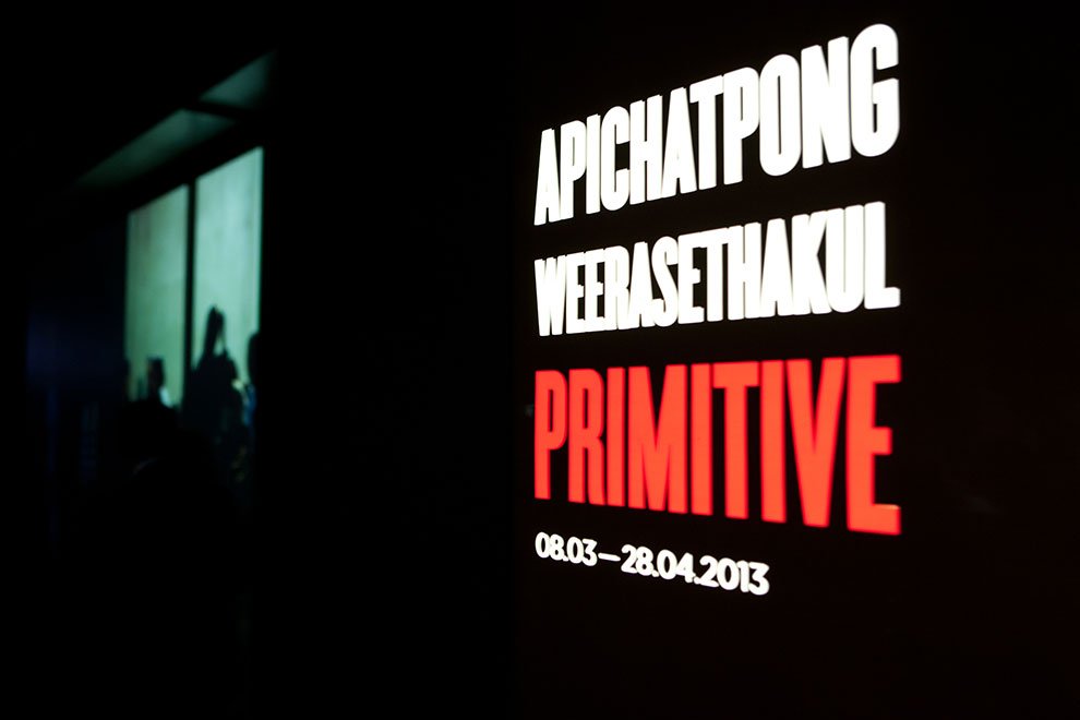 Apichatpong Weerasethakul, Primitive: thiếu niên làng Nabua trong đêm tối, ánh sáng hắt lên người