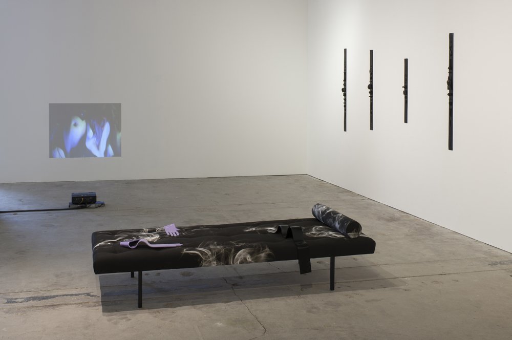 Triển lãm nhóm Mood is Made, Temperature is Taken tại Glasgow Sculpture Studios, nơi Invader của Clara Ursitti lan trong không khí