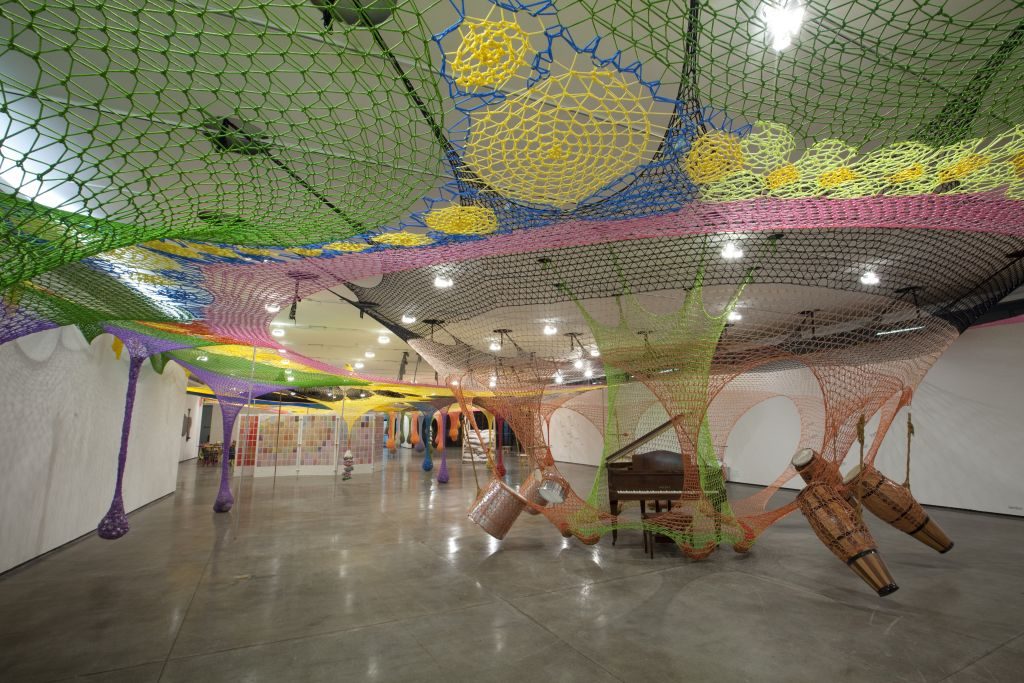 Ernesto Neto: the body that carries me.