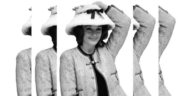 V&A での「Gabrielle Chanel. Fashion Manifesto」。展示室に並ぶシャネルの服