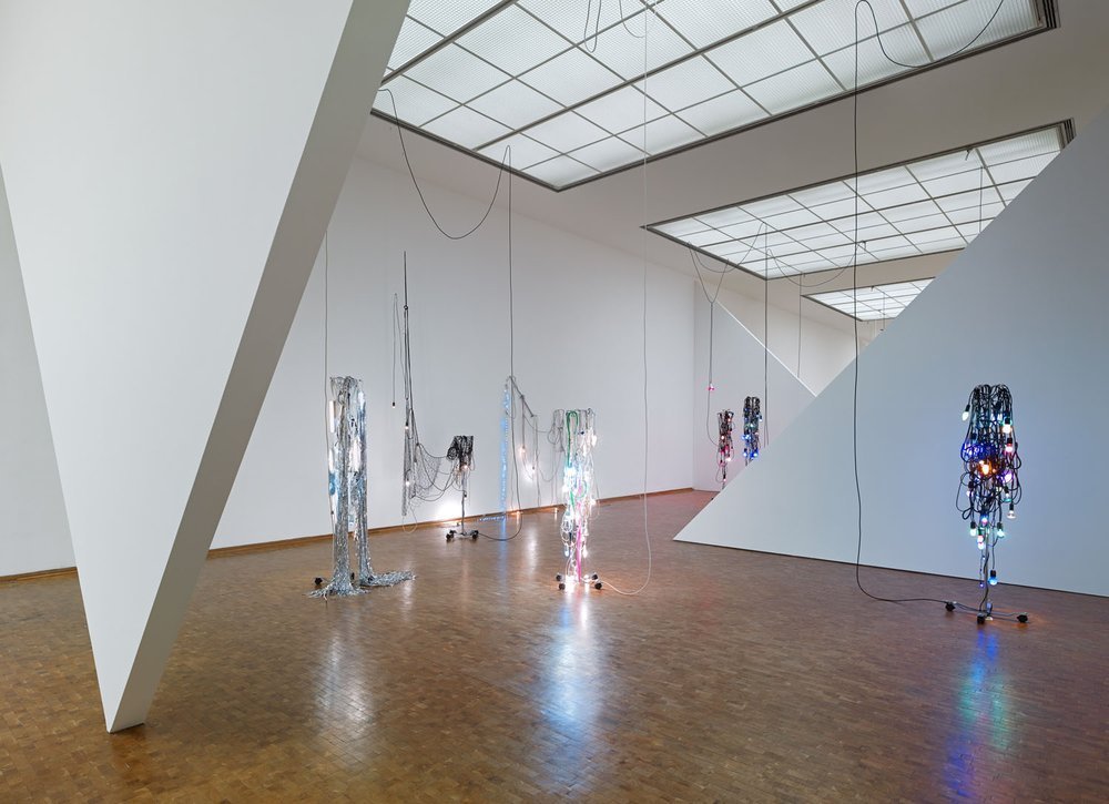 Haegue Yang, Sallim: mô hình khung thép kích thước thật của căn bếp nghệ sĩ ở Berlin, với bóng đèn, quạt điện và đồ bếp