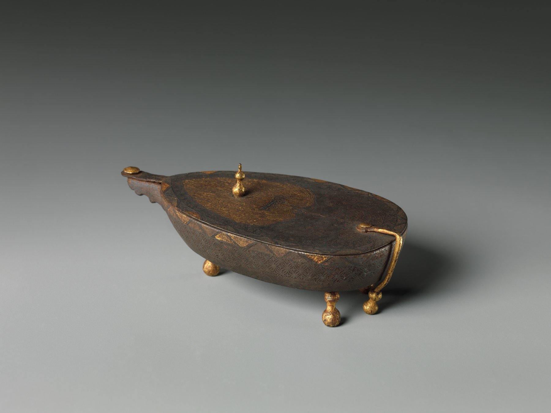 Incense box, Hàn Quốc đầu thời Joseon: hộp đựng hương nhỏ bằng sắt khảm vàng và bạc