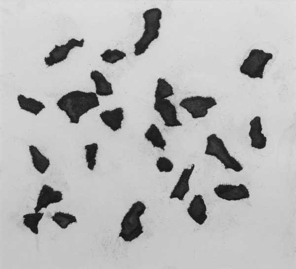 Jean Arp, According to the Laws of Chance: những mảnh giấy đen xé tay hình dạng không đều, rải trên nền trắng, không mảnh nào chồng lên nhau