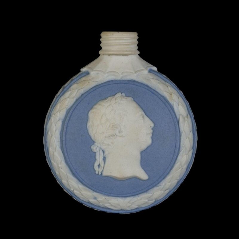 Josiah Wedgwood and Sons, lọ đựng hương jasperware xanh tròn, đắp nổi trắng chân dung vua George III