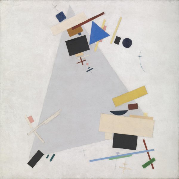 Kazimir Malevich, Dynamic Suprematism: tam giác xanh nhạt lớn nghiêng trên nền trắng ngà, quanh ba đỉnh là các hình chữ nhật và tam giác nhỏ màu vàng, xanh đậm, kem