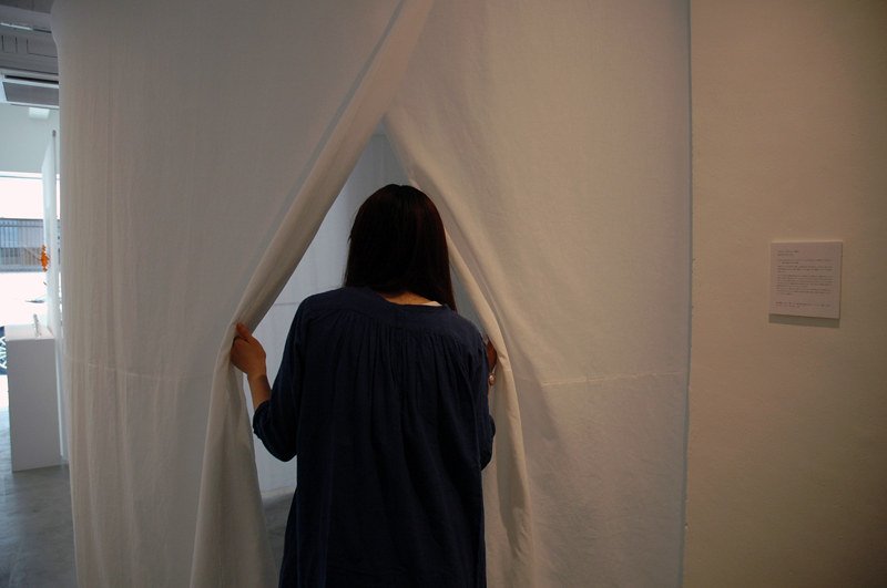Maki Ueda, Olfactoscape Ver. 1: không gian tròn dựng bằng rèm tại Osaka
