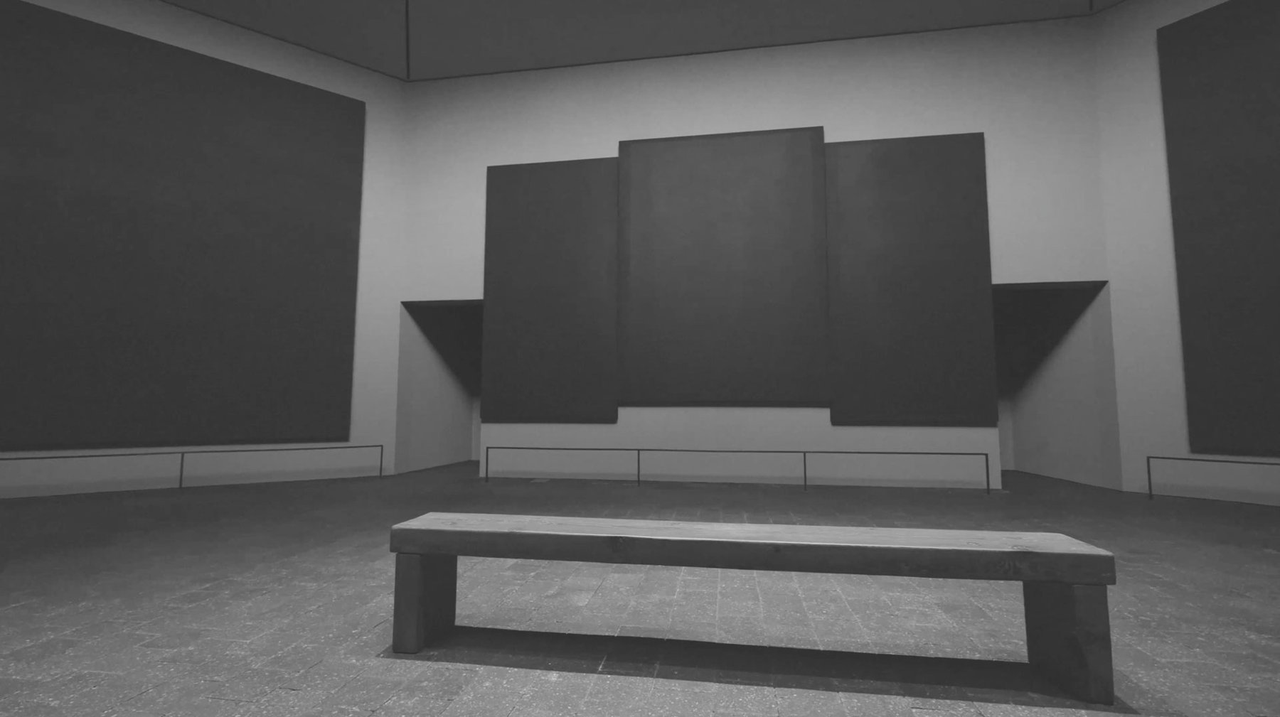 Rothko Chapel ở Houston: không gian bát giác với những bức tranh khổ lớn màu tím sẫm gần đen của Mark Rothko, sáng lên trong ánh sáng tự nhiên