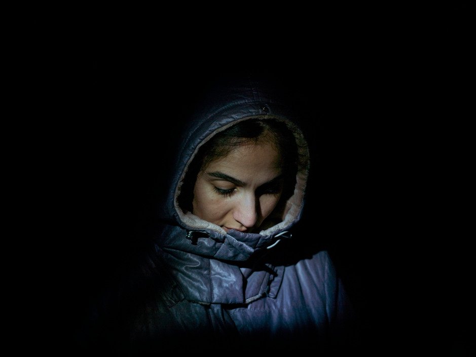 Newsha Tavakolian, Blank Pages of an Iranian Photo Album: ảnh màu chân dung người trẻ ở Tehran