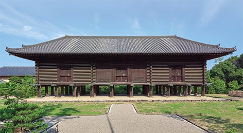 黄熟香（蘭奢待）：正倉院に収められた、暗く不規則な形の沈香の塊