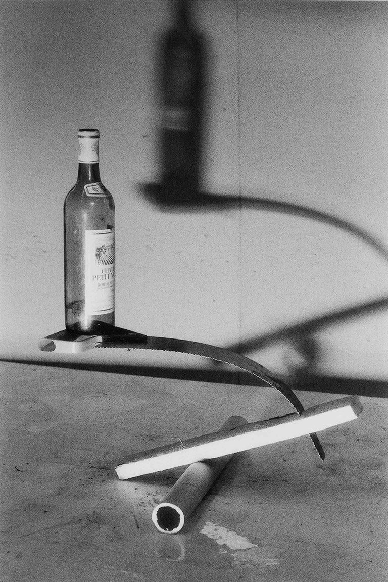 Peter Fischli và David Weiss. Equilibres (Quiet Afternoon).