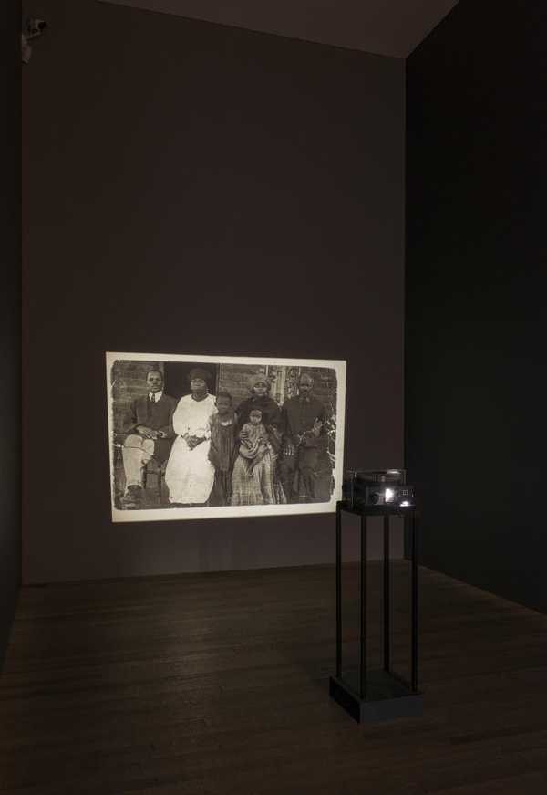 Santu Mofokeng. The Black Photo Album / Look at Me.