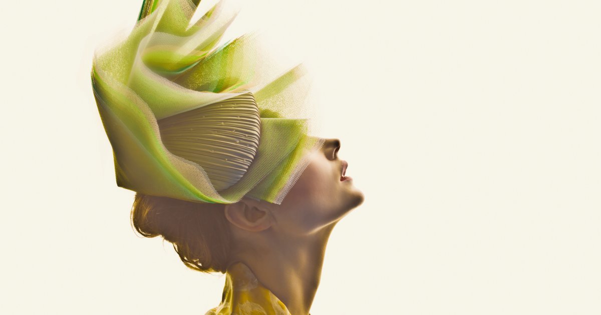 Stephen Jones, chapeaux d'artiste tại Palais Galliera: mũ của Stephen Jones trong triển lãm