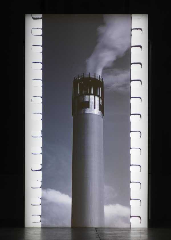 Tacita Dean, FILM: hình ảnh phim nhựa 35mm chiếu dọc, cao chừng 13 mét ở cuối Turbine Hall, Tate Modern